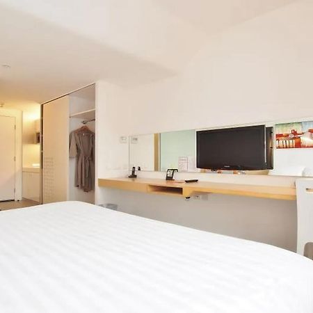 60 West Hotel Гонконг Экстерьер фото