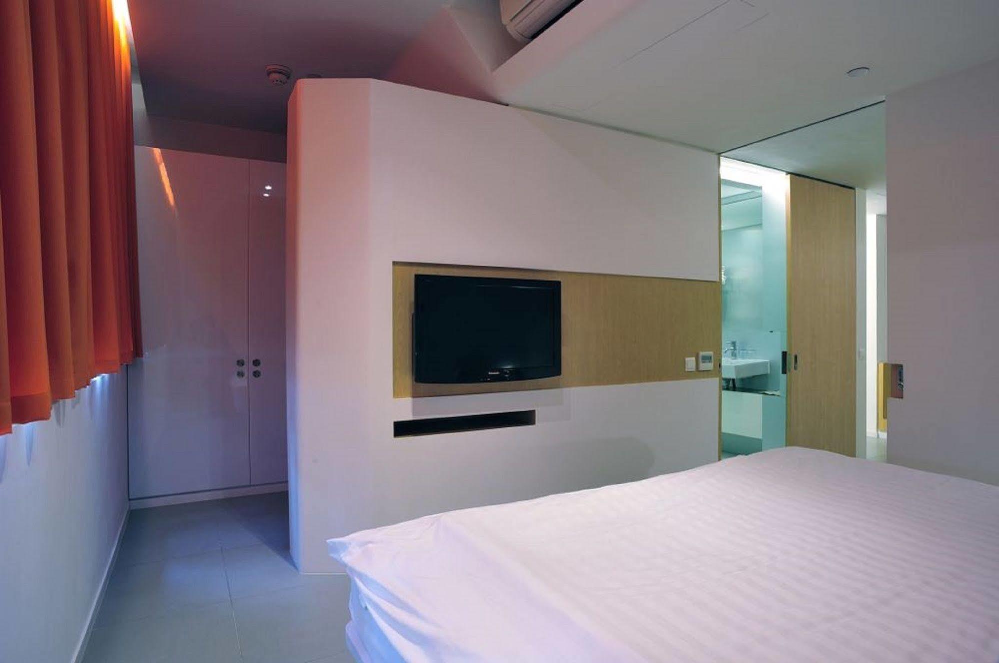 60 West Hotel Гонконг Экстерьер фото